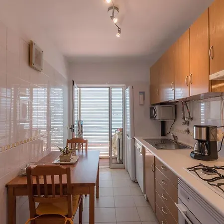 Beautiful 1 Bedroom With Stunning View Apartment *