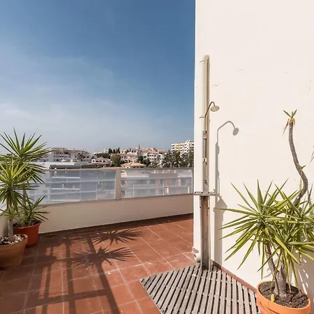 Beautiful 1 Bedroom With Stunning View Apartment *