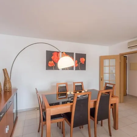 Beautiful 1 Bedroom With Stunning View *