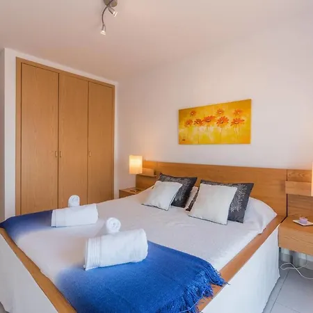 Beautiful 1 Bedroom With Stunning View *